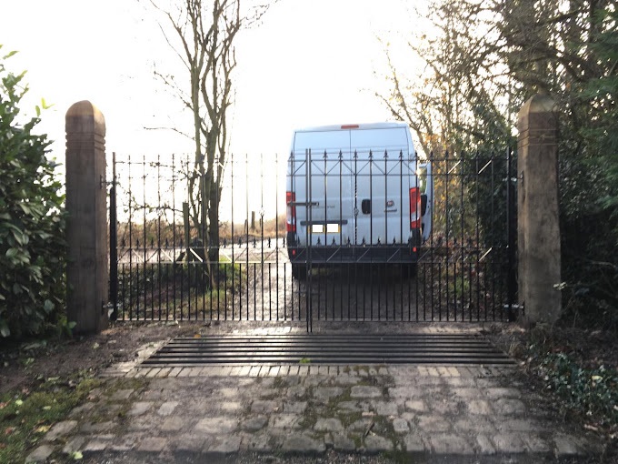 Ascot double metal gates for driveway entrance
