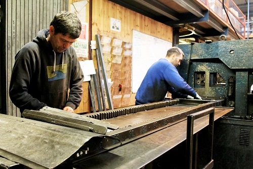 Metal drive gates during welding process