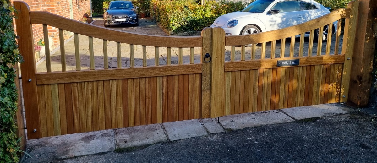 Example hardwood driveway gates design