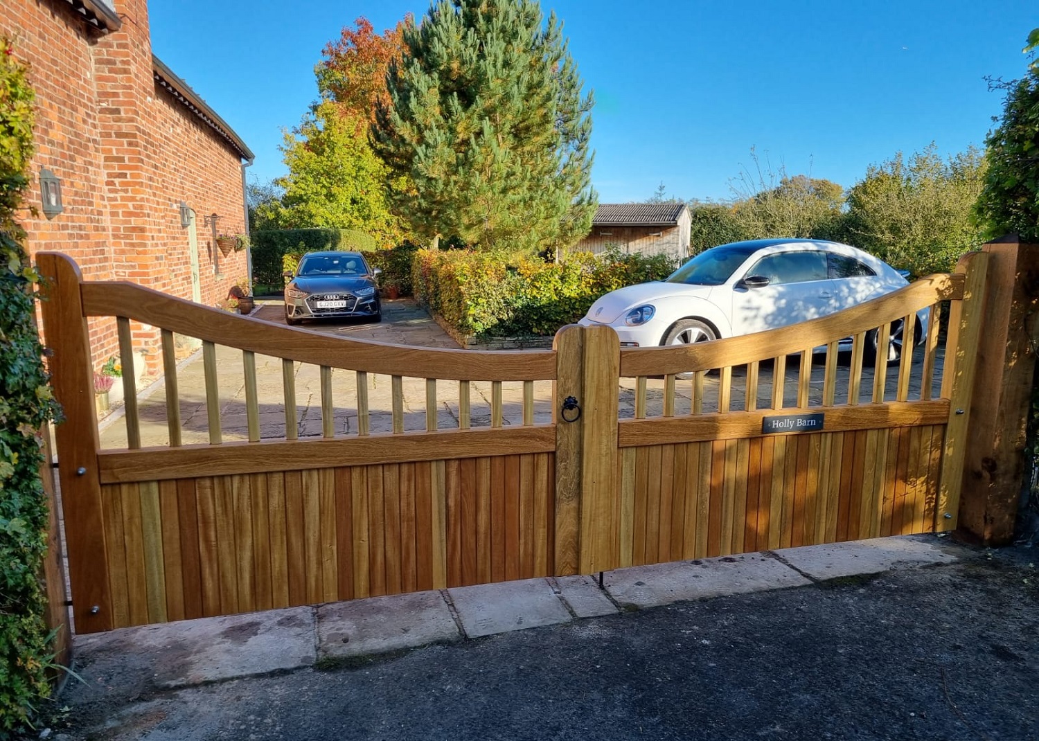 Idigbo reverse slope driveway gates with spindles