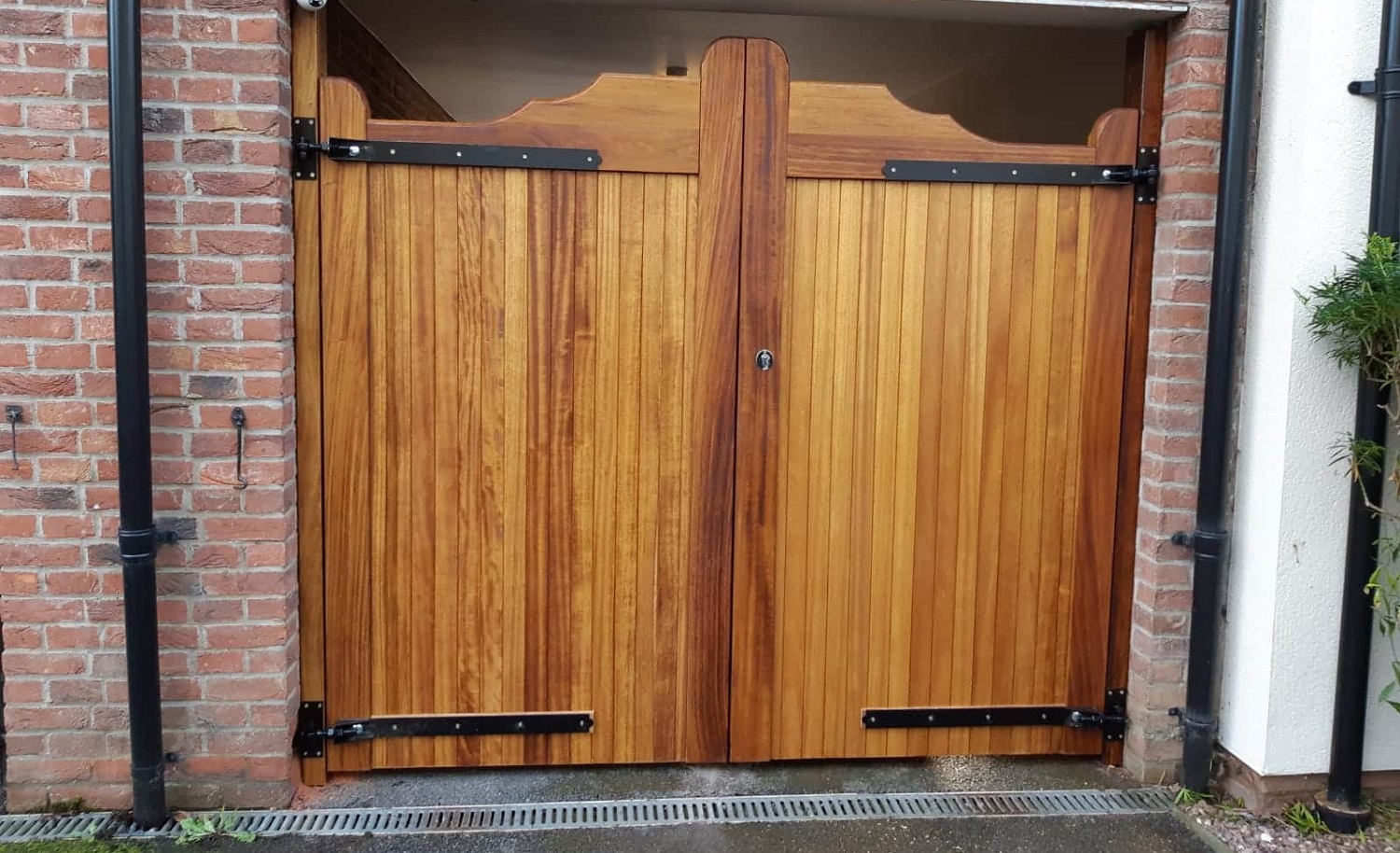 Iroko gun stock hardwood driveway gates