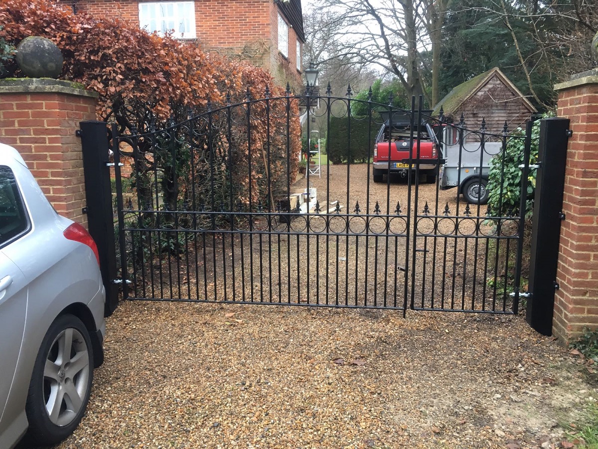 Uneven split double gates fitted to a detached Buckinghamshire property