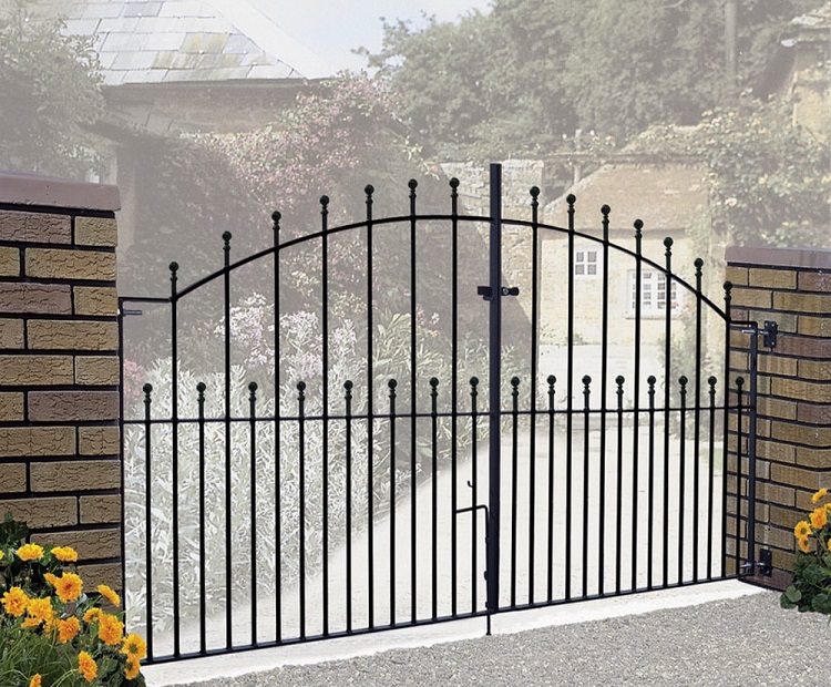 Manor arched metal driveway gates design
