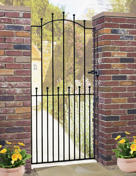 Manor side gate design