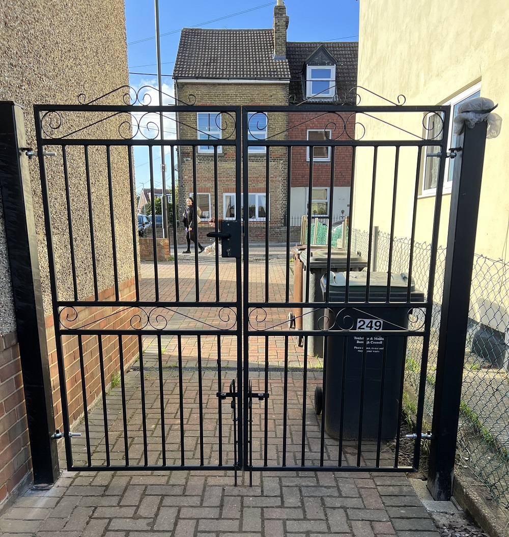 Marlborough Estate Gates with Lock