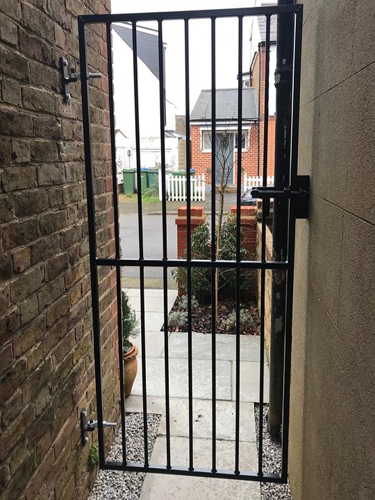 Metal side gate with hinges mounted directly to brickwork