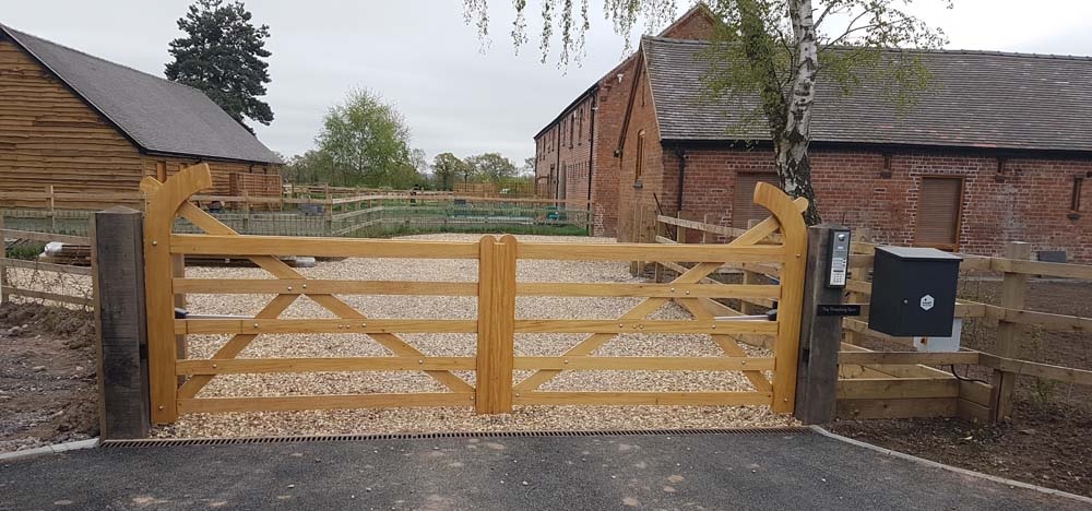 Oak 5 bar hardwood field gates