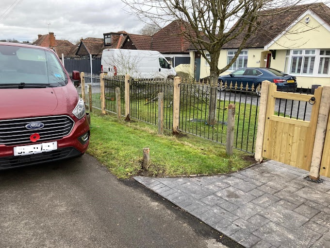 Saxon metal fence panels and bordeaux wooden gates