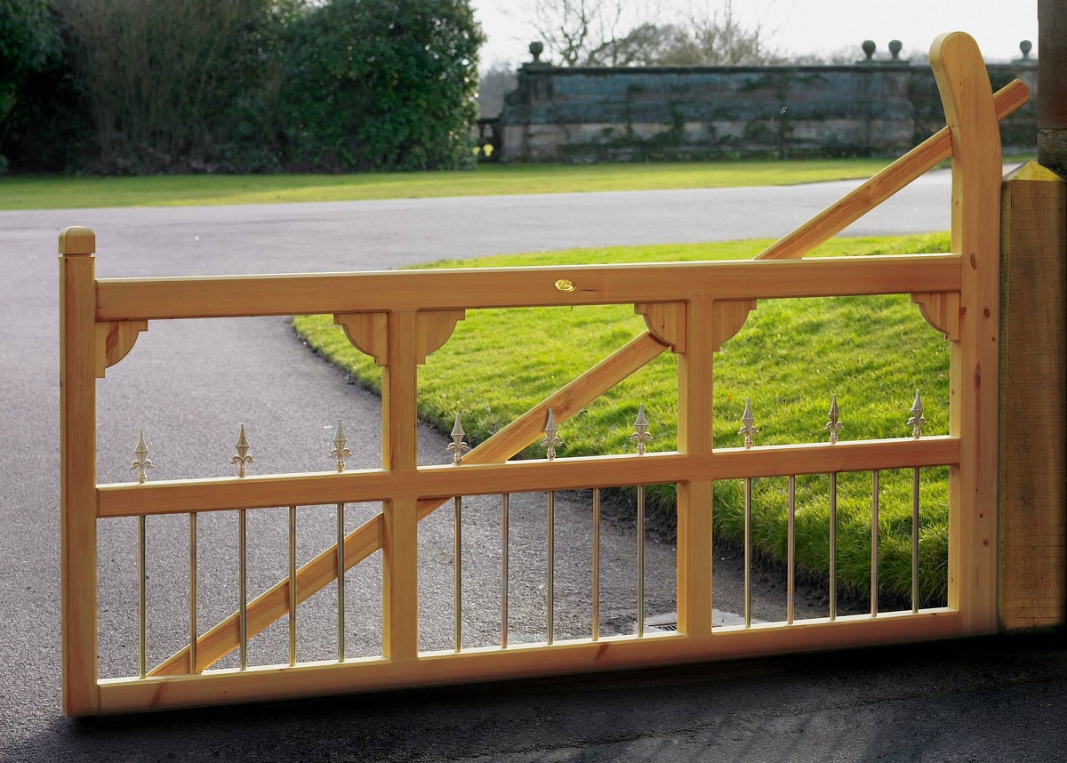 Single Wooden Driveway Gate 