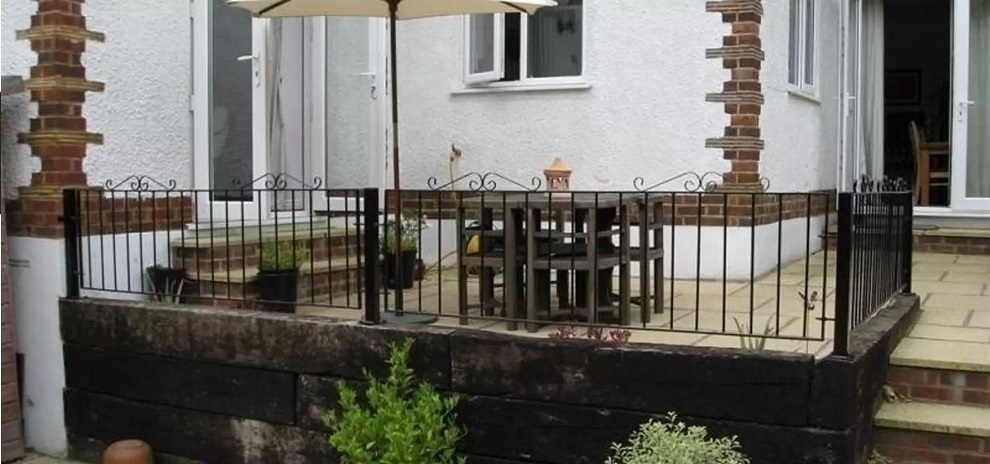 Winchester metal garden railings